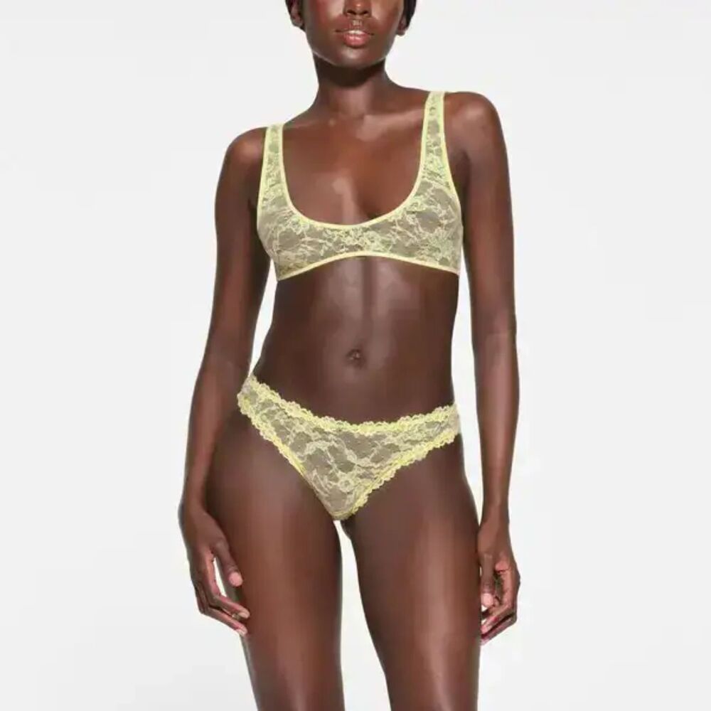 SKIMS stretch lace plunge bralette size small